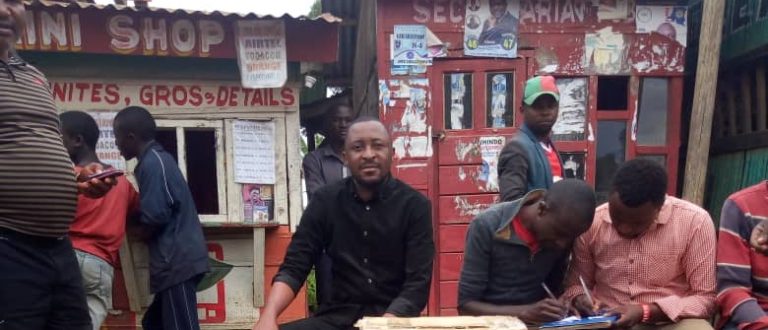 Article : Soucieux d’élire, des jeunes de Butembo et Beni improvisent leurs propres bureaux de vote